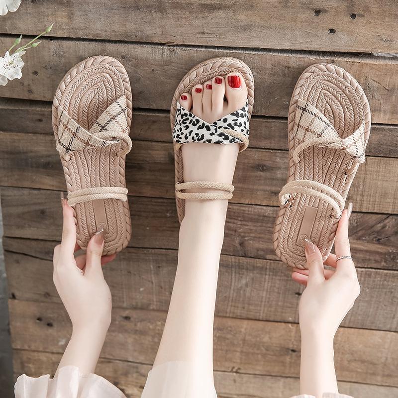 Two wearing cool slippers, women's new summer flat-bottomed versatile beach shoes, sandals with skirts