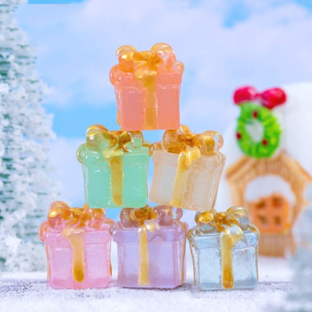 6 Stück Mikrolandschaft Weihnachten Leuchtende Geschenkbox Mini Harz Leuchtende Geschenkbox Figuren Cartoon Niedliches Auto Kleine Ornamente