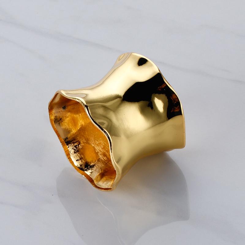 Elegant Metal Napkin Ring for Table Setting Décor