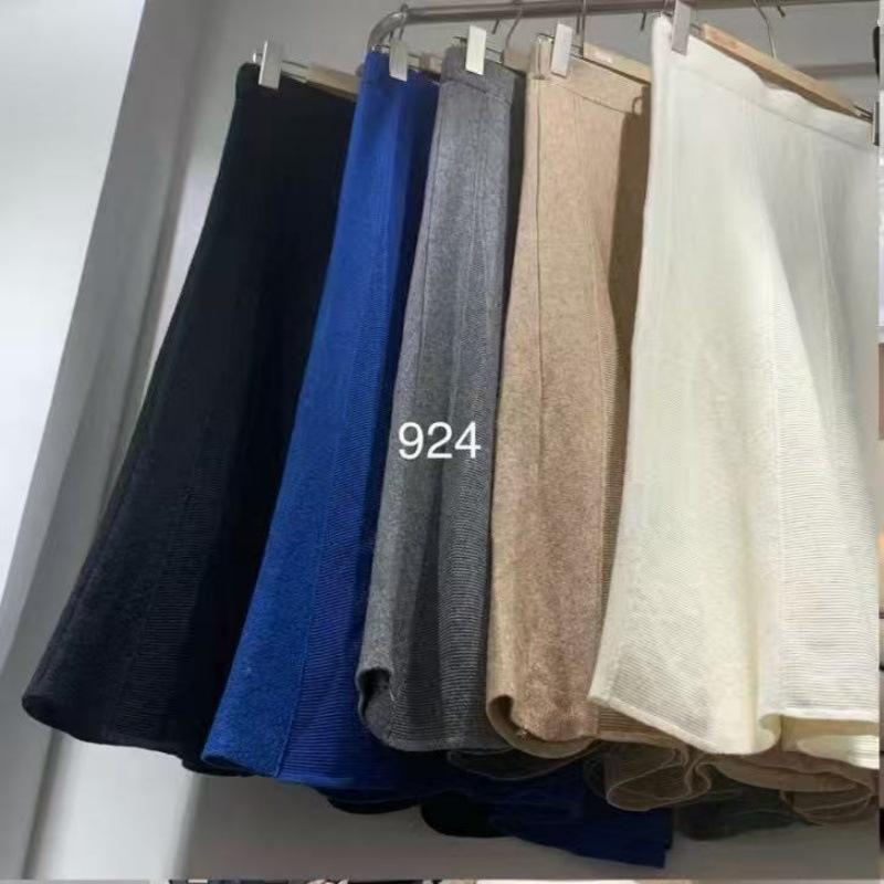 Solid Color Knitted Fishtail Skirt: Women's High-Waisted Slim A-line, Mid-Length for Autumn/Winter 2025