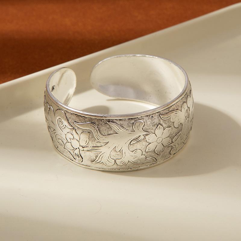 Retro Ethnisch Geschnitzt Breitband Imitation Miao Silber Armreif – Antikes Chinesisches Handgefertigtes Armband für Frauen