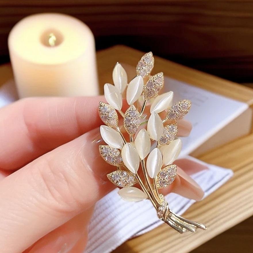 

Elegant Japanese & Korean Sweet Brooches: Exquisite, Versatile Pins with High-End Design for Fashionable Suit Corsages