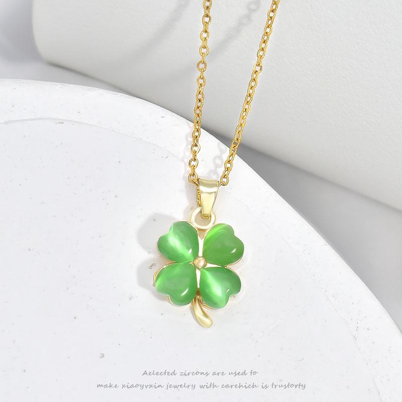 Rotatable Four-Leaf Clover Cat's Eye Necklace: Elegant, Versatile, Luxurious, and Classic Fashion for Women.