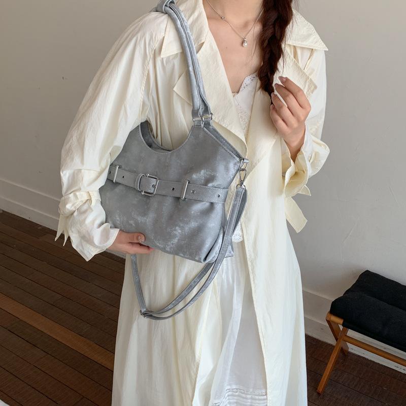 Solid Color Shoulder Bag with Buckle Strap Design Stylish Crossbody Bag for Daily Fashion Use