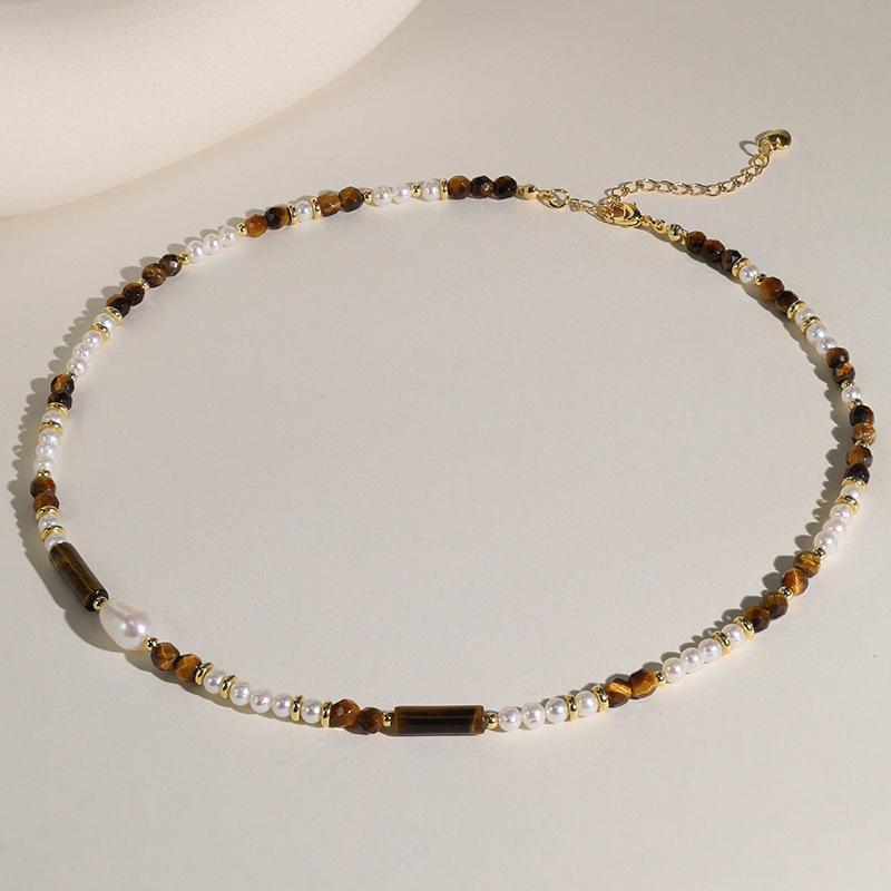 Элегантное двухслойное колье-чокер с тигровым глазом и жемчугом
