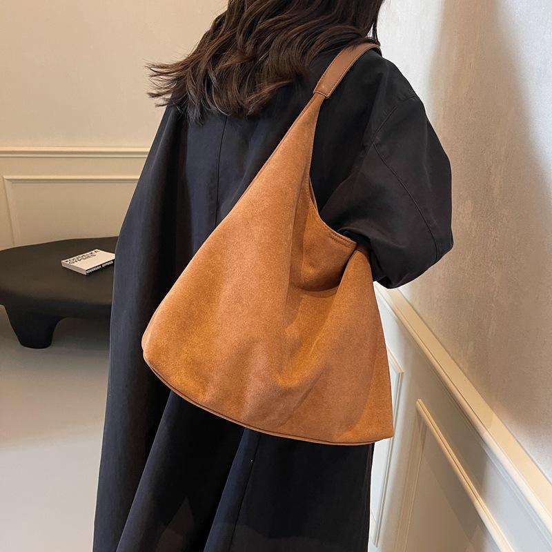 Large Capacity Bag Women's Autumn New Fashion Retro Matte Shoulder Bag Textured Commuter Armpit Bag