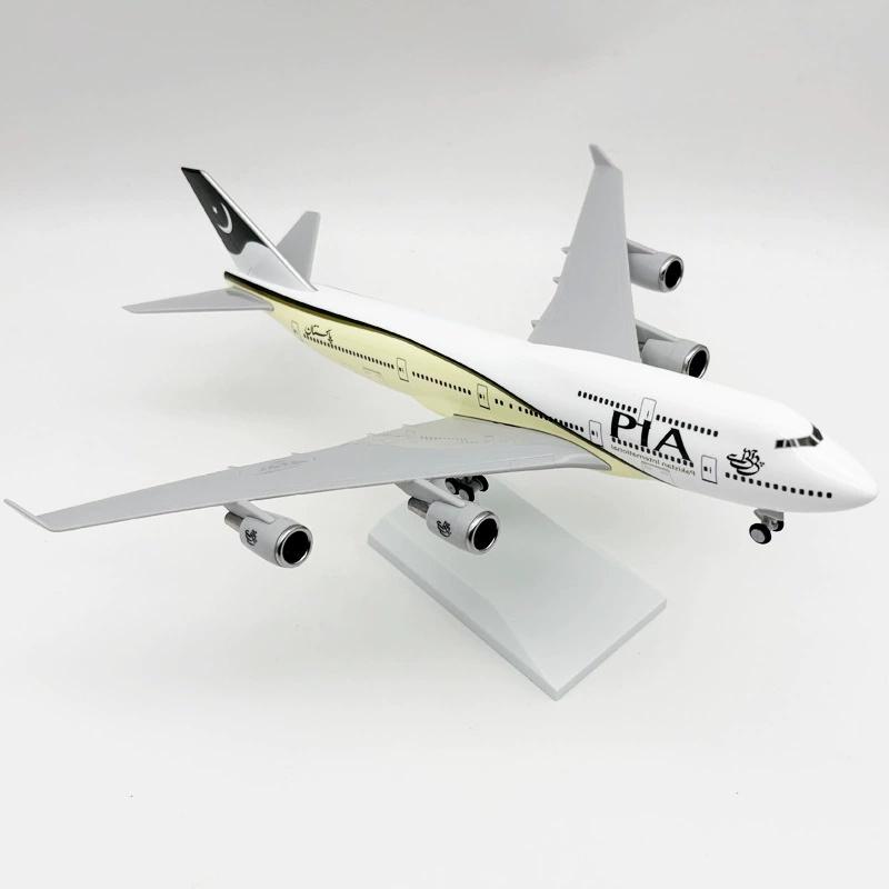 Aviation Airplane 30cm Pakistan Airlines Miniature Plane B747 Resin PLA Aircraft With Base and Wheels for Enthusiasts Souvenir