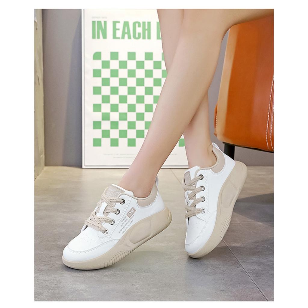 Flat Sports Shoes with A Poop Like Feel for Women, Versatile and Non Slip, Student's White Board Shoes