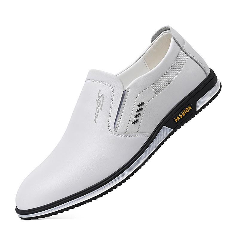 Handmade Men's Slip-On Leather Moccasins: Soft Sole Formal British Style for Commuting