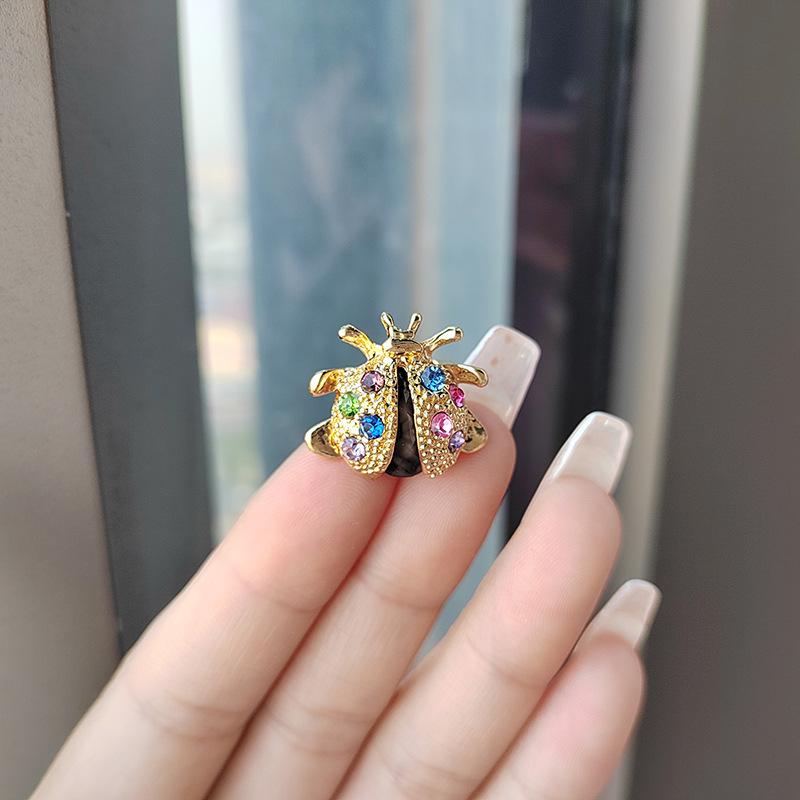 Female Fashion Rainbow Crystal Cute Ladybuy Brooches For Women Luxury Gold Color Rhinestone Alloy Animal Brooch Safety Pins