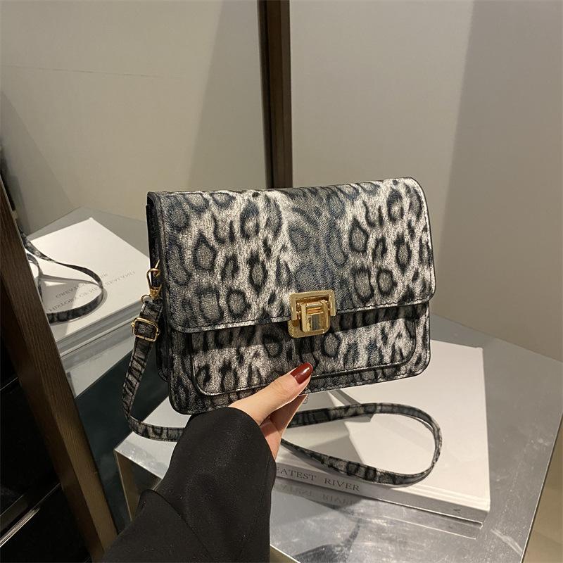 Fashionable and Unique Niche Design and Fashionable Commuting Handbag New Trendy Simple Single-shoulder Crossbody Small Square Bag