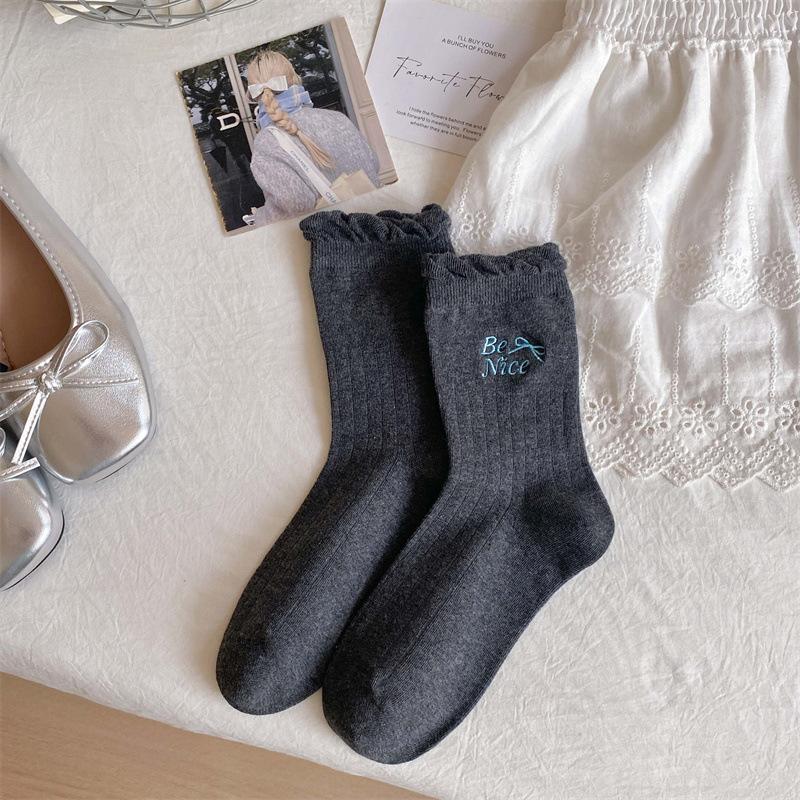 Female Spring and Autumn New Embroidery Bow Bubble Mouth Tube Pile Socks