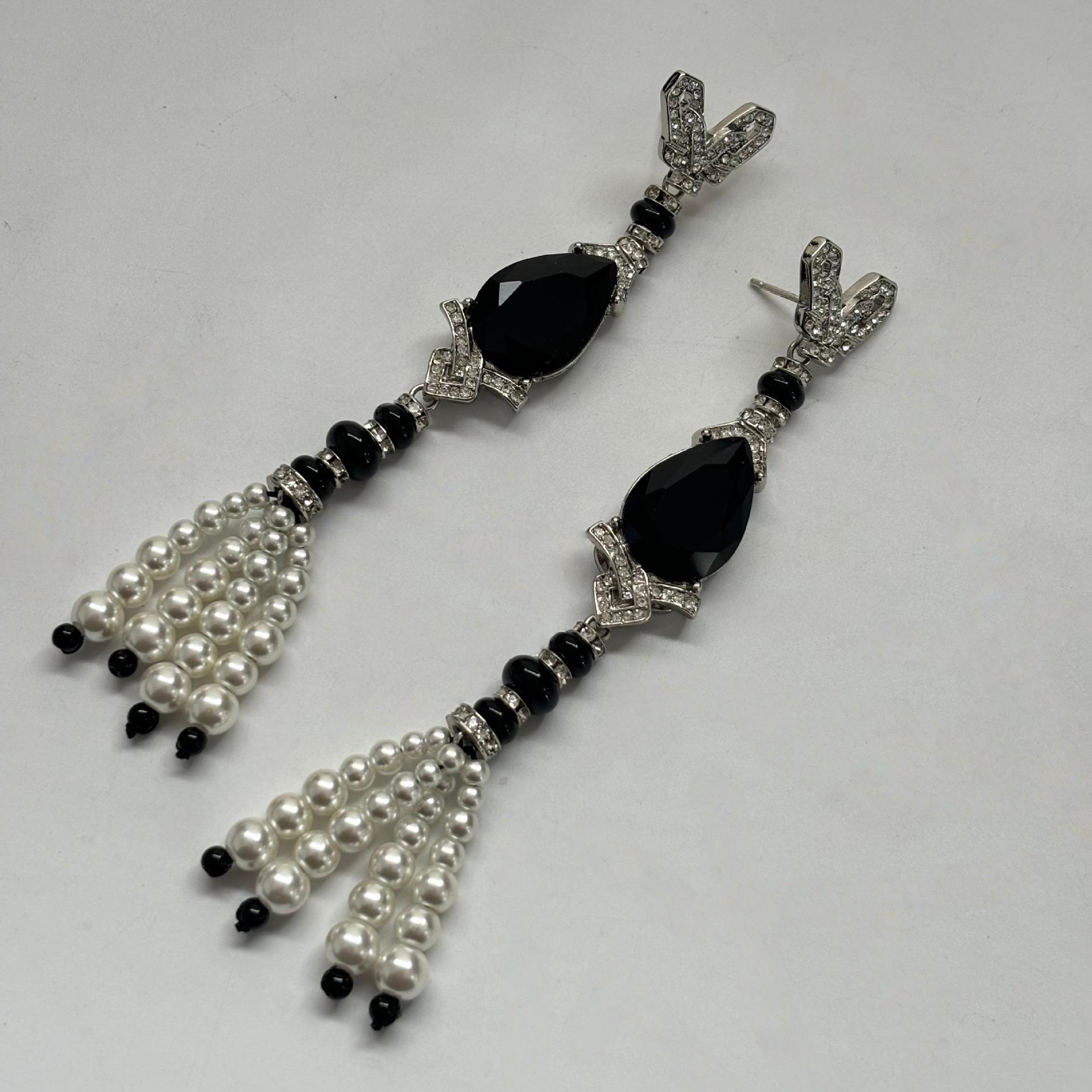 

Temperament Versatile Light Luxury Pendant Tassel Diamond Stud Earrings Exquisite Fashion Design Sense Jewelry Retro Style
