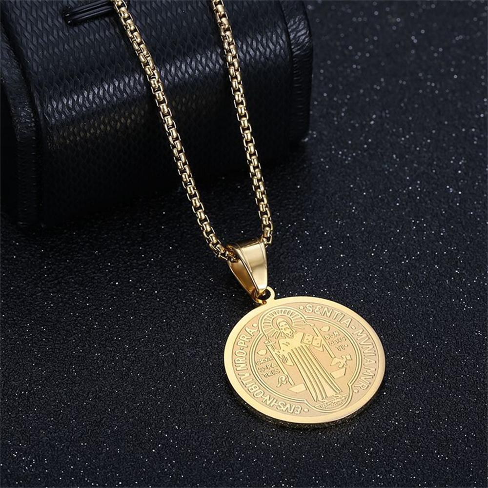 Medaglia Sacra di San Benedetto Ciondolo Colore Oro Acciaio Inossidabile Croce di Gesù Collana Rotonda per Donne Uomini Gioielli alla Moda Regalo