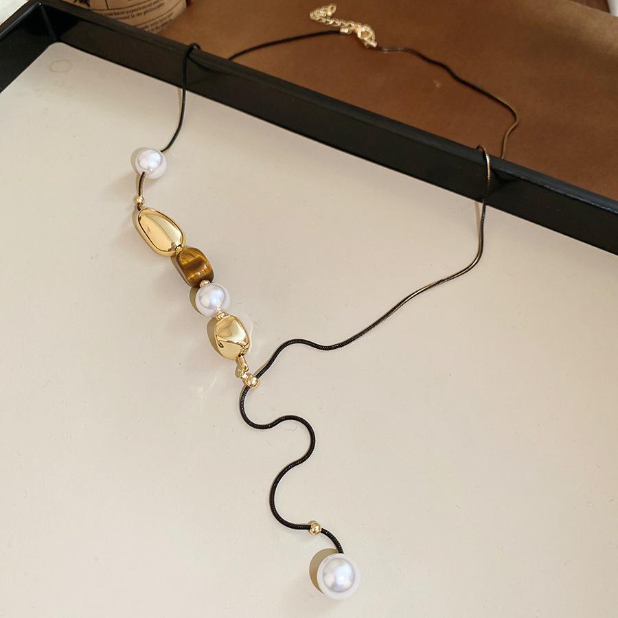 European and American retro coffee color tiger's eye stone beaded pearl necklace light luxury niche collarbone chain temperament advanced sense