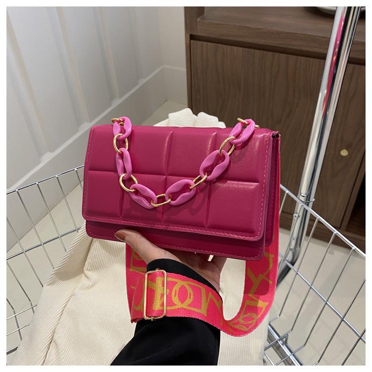 

Женская сумка-трансфер в иностранном стиле, маленькая квадратная сумка 2024 года, новая женская трендовая модная сумка через плечо, простая нишевая косая сумка-переноска розы красного