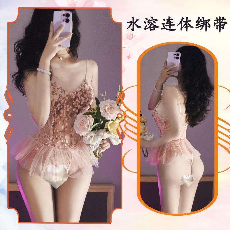 Sexy underwear, quick break, deep perspective, lace flower vine open crotch onesie, hip exposed, sexy and elegant suit v