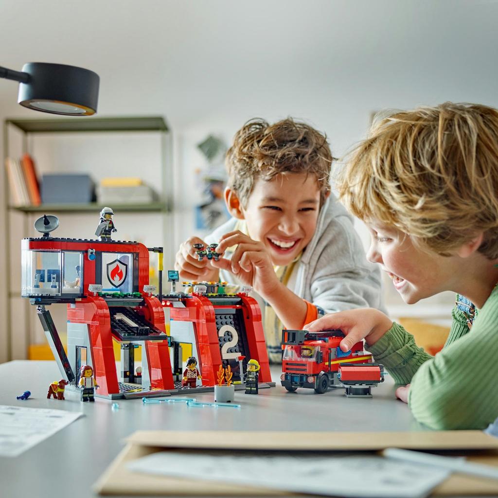 LEGO Linna tuletõrjedepoo ja tuletõrjeauto mänguasi, sünnipäevakingitus, õpetlik jõulupoisid, tüdrukud, lapsed 6-aastased 7-aastased, 8-aastased 9