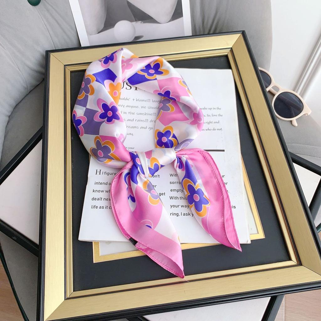 2024 Neuer 70-cm-Schal aus Seide mit Hemddekoration, kleiner quadratischer Schal, modischer und vielseitiger Pendelschal, Halsschutzschal