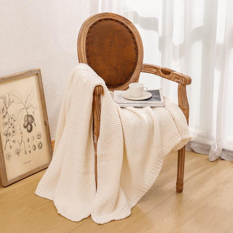 Вязаные декоративные пледы для дивана — фото 8