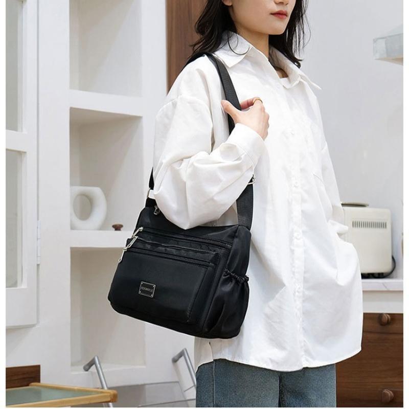 2025 new Oxford cloth women's bag casual multi-layer shoulder messenger bag breathable large capacity small square bag mother bag