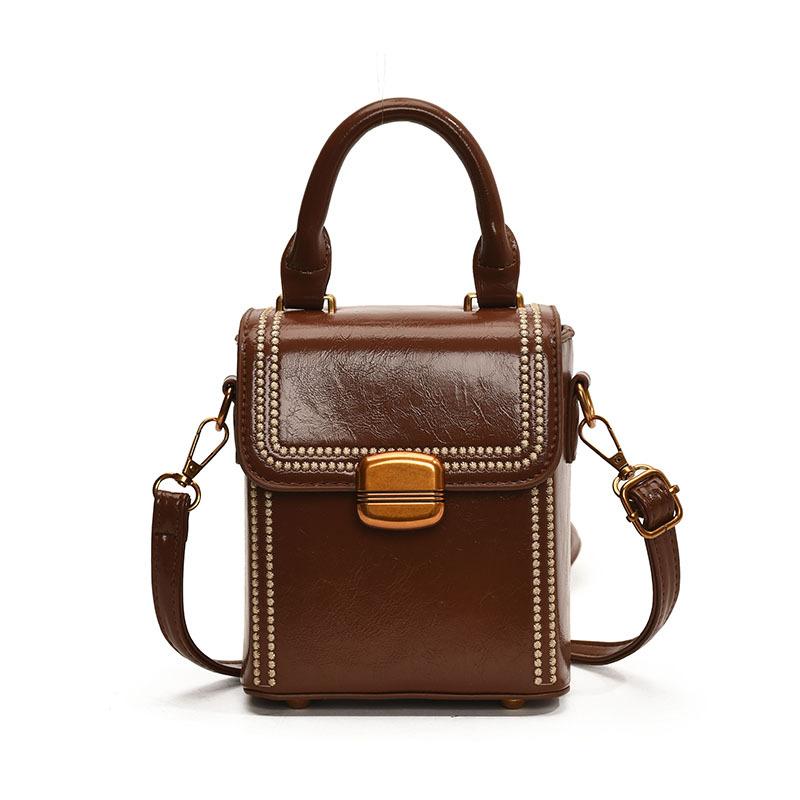 

В этом году популярна корейская версия, модная, ретро, высококлассная, портативная сумка-коробка, простой темперамент, универсальная женская сумка-мессенджер для поездок на работу коричневый