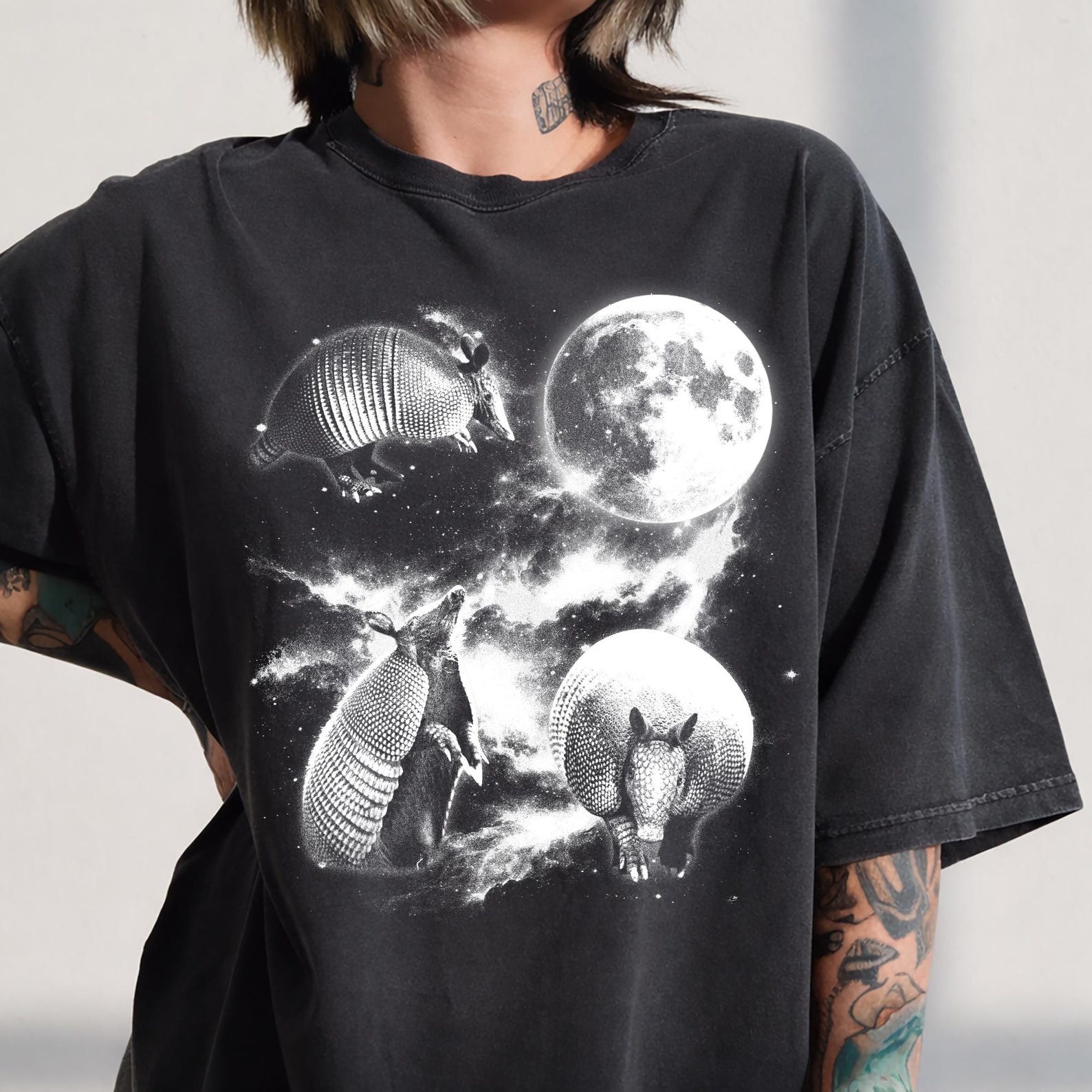 Comfort Colors Armadillo Moon Retro Graphic Tee, Vintage 90s Style Shirt S