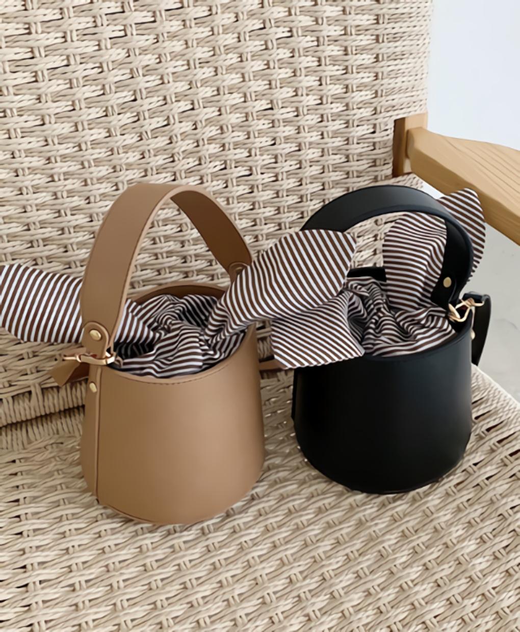 

Сумка-тоут Циліндр з шарфом Scarf Cylinder Crossbody Bag [Black]