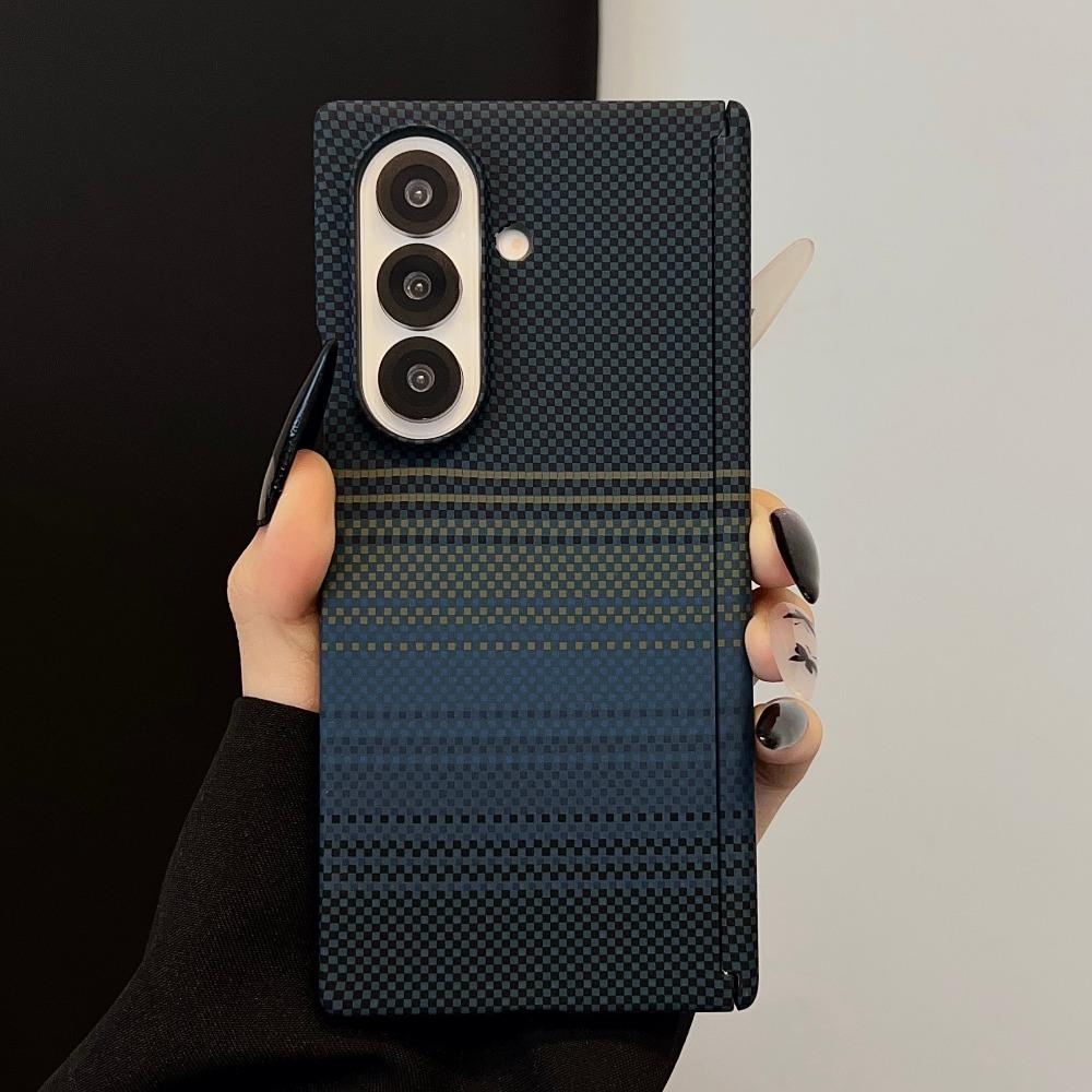 Custodia per telefono antiurto con texture in fibra di carbonio per Samsung Galaxy Z Fold 7, Cover protettiva magnetica invisibile per ricarica wireless