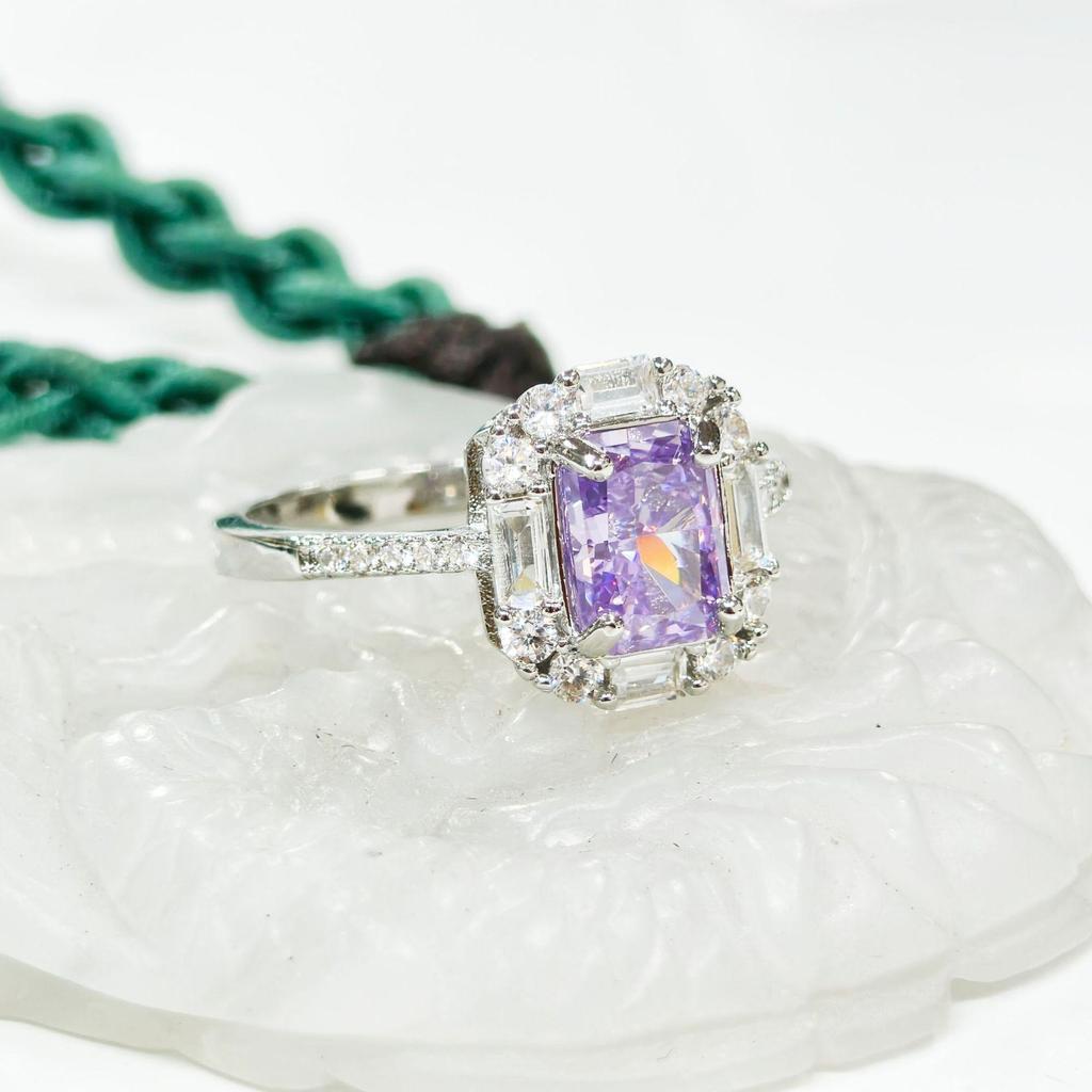 Gessen Jewelry Luxury Diamond Inlaid Rectangular Ring