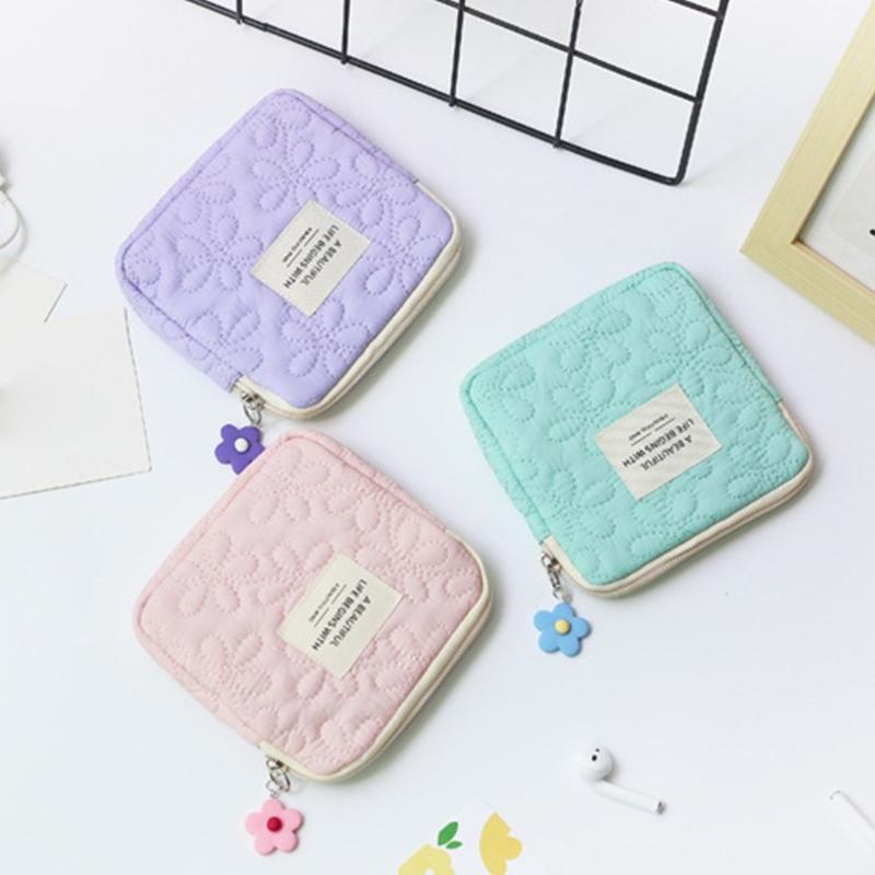 Cute Cosmetic Storage Bag Quilted Flowers Designed Cosmetic Bag Soft Comfortable Makeup Bag for Lipstick Jewelry Pouch