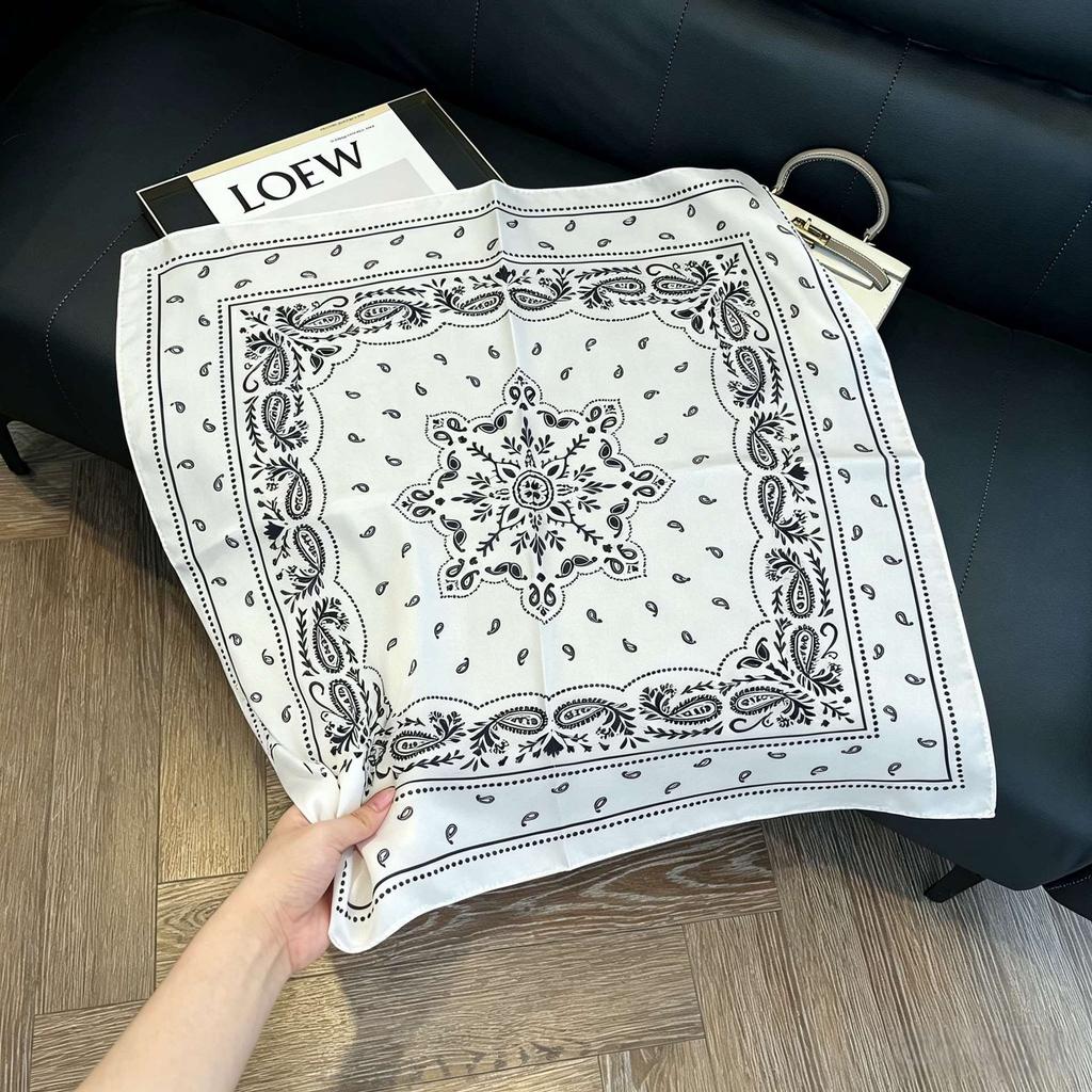 New old money wind chain neck scarf women's commuting versatile soft silk scarf neck protection shawl outer scarf