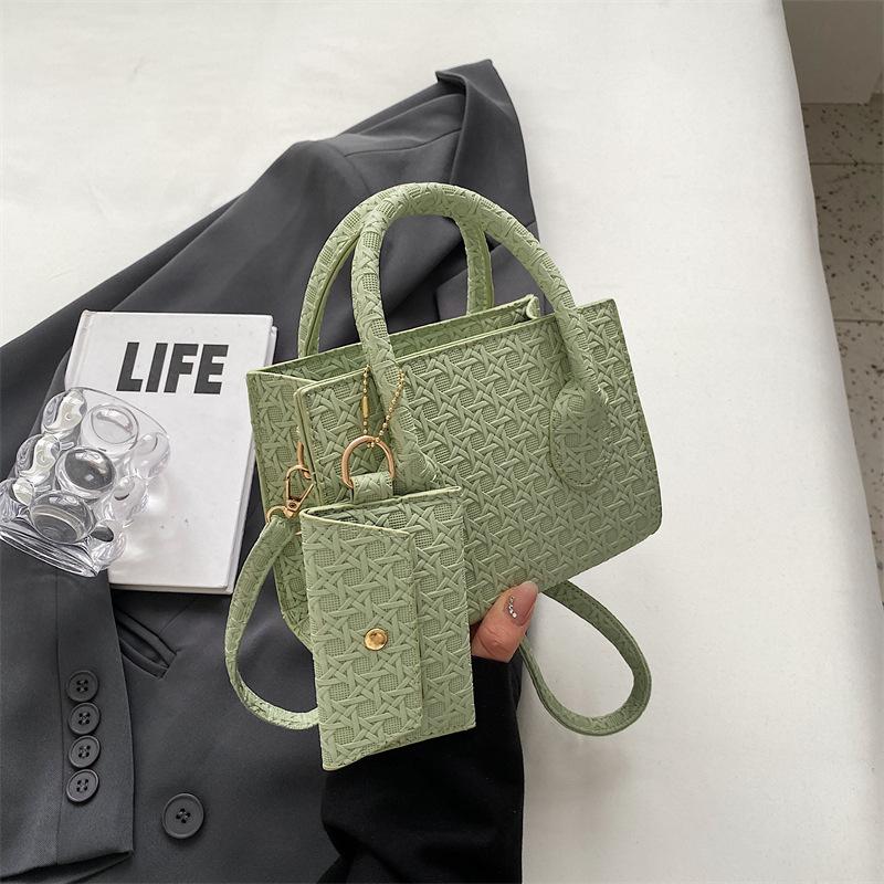 

Літня нова тенденція 2024 року, тиснення кольору цукерок, портативна маленька квадратна сумка, проста індивідуальність, повсякденна сумка через плече, сумка для матері та дитини зелений