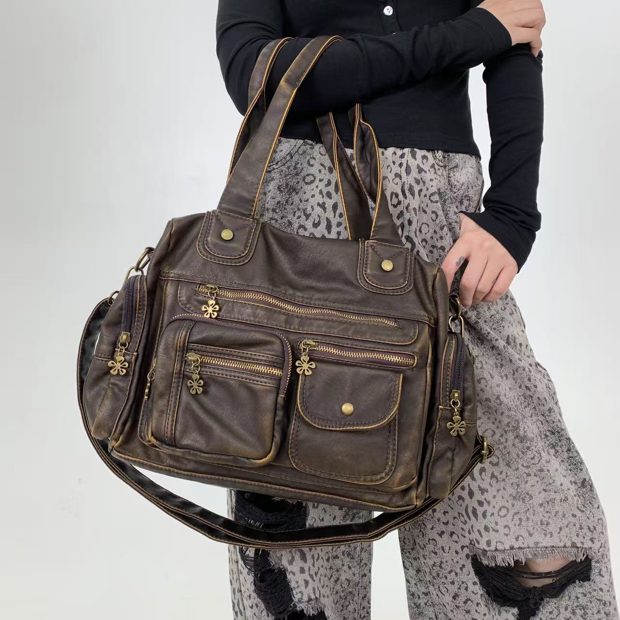 

Personalized Washed Locomotive Tote Bag Large Capacity Multi-Pocket Retro Messenger Bag кавовий