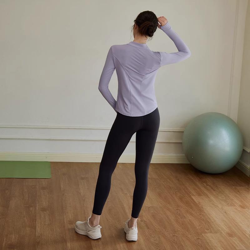 Women's Reflective Long Sleeve Yoga T-shirt - Night Run Fitness Top with Half-Zip Style for Autumn Running and Training