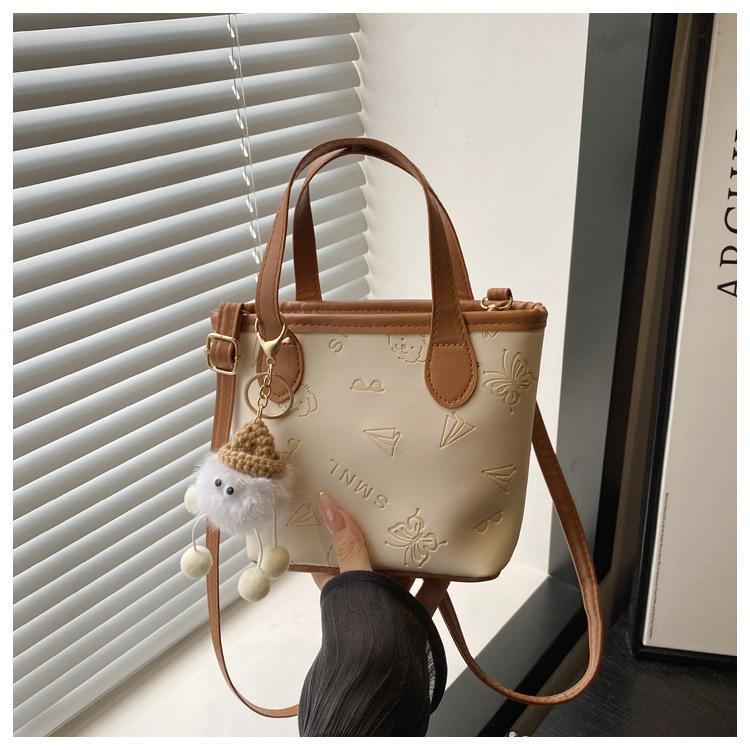 

Popular popular embossed butterfly portable bucket bag 2025 spring and summer new Korean version fashion shoulder messenger bag Without pendant бежевый