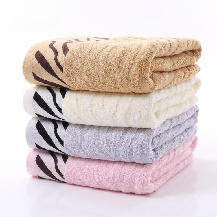 Highly Absorbent Tiger-Print Jacquard Bath Towel