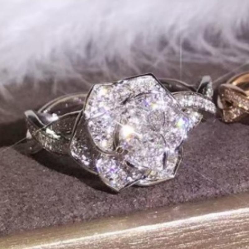 New Ladies Ring Copper Encrusted with Diamond Advanced Simulation Artificial Zircon Rose Shape Wrapped Around Luxury Party