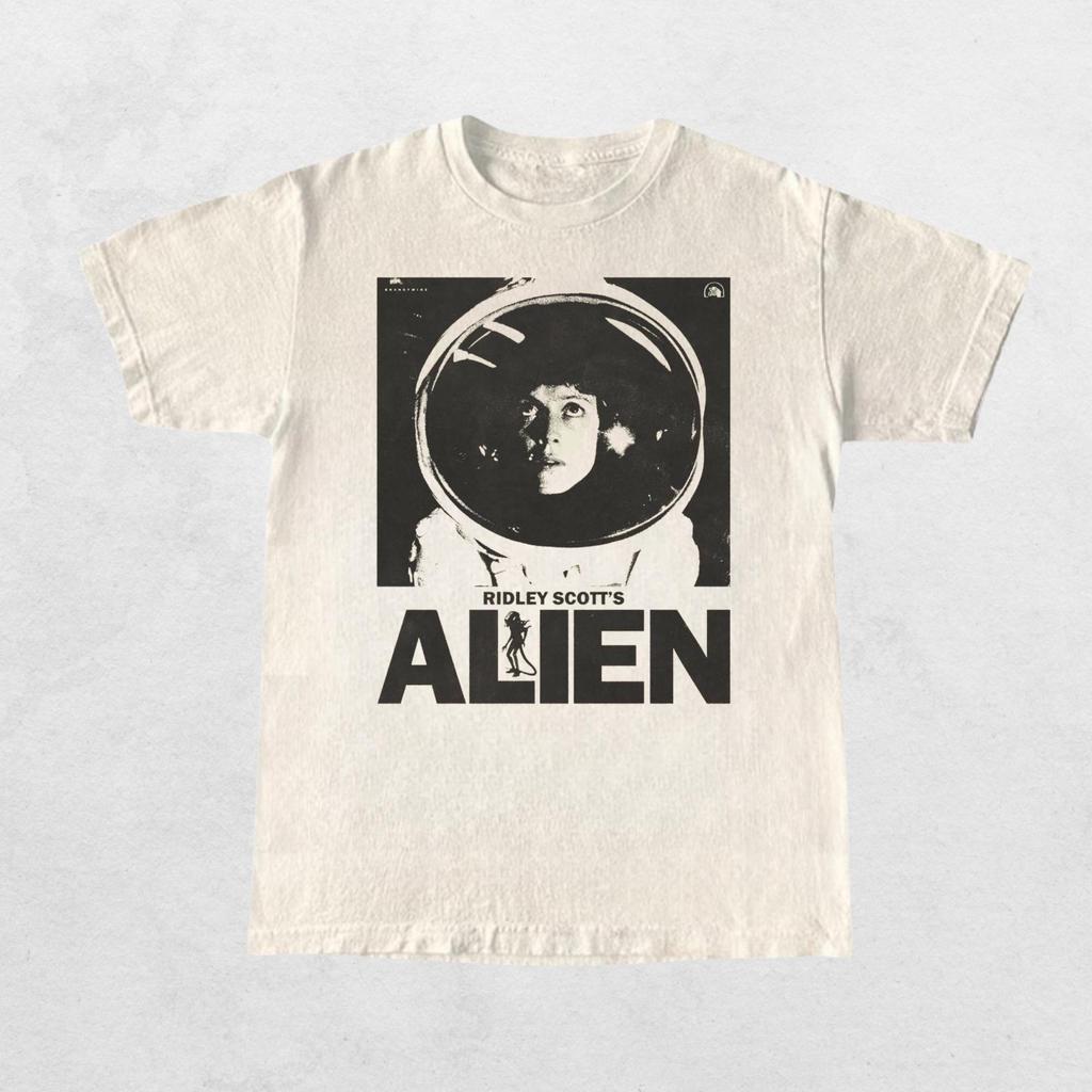 Retro 1979 Alien Movie Tshirt for Unisex Suitable for All Seasons Casual Tshirt for Both Unisex and Women