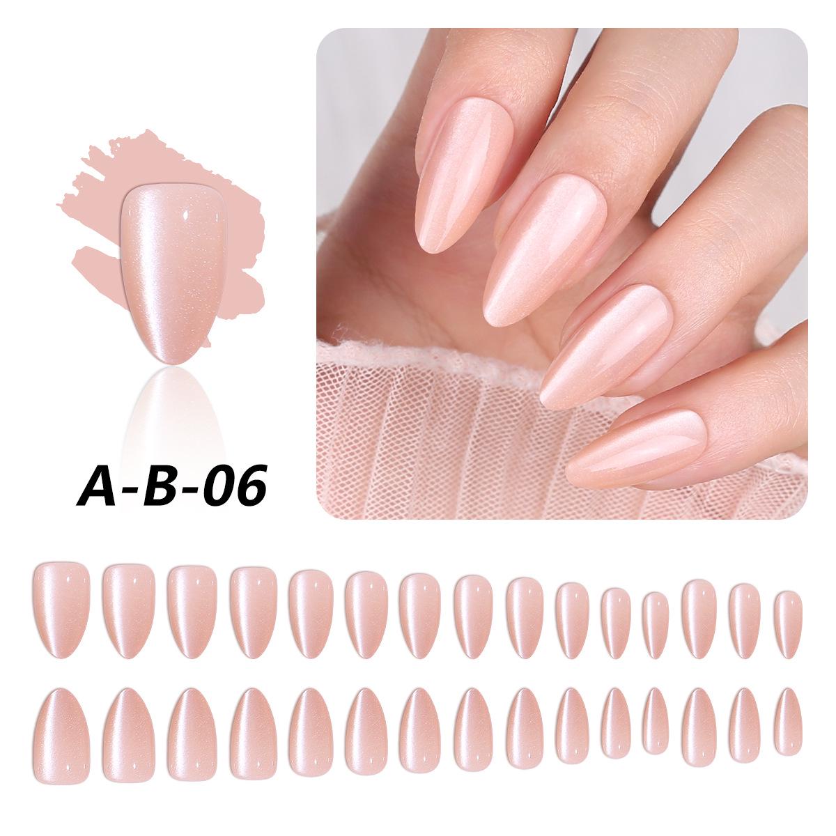 Высококлассные классические нюдовые ногти формы «миндаль», средней длины, очень блестящие, набор из 30 штук.