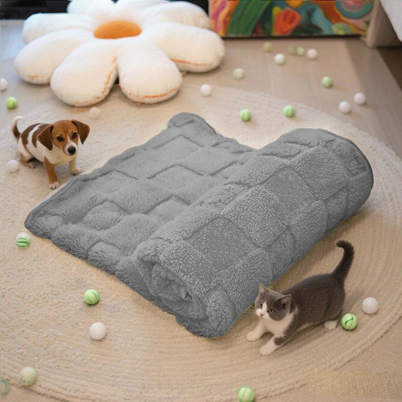 Waterproof & Scratch-Resistant Pet Blanket - Heavy Fleece Non-Slip Couch Cover for Cats and Dogs, Reversible Protector for Bed 50x70cm серый