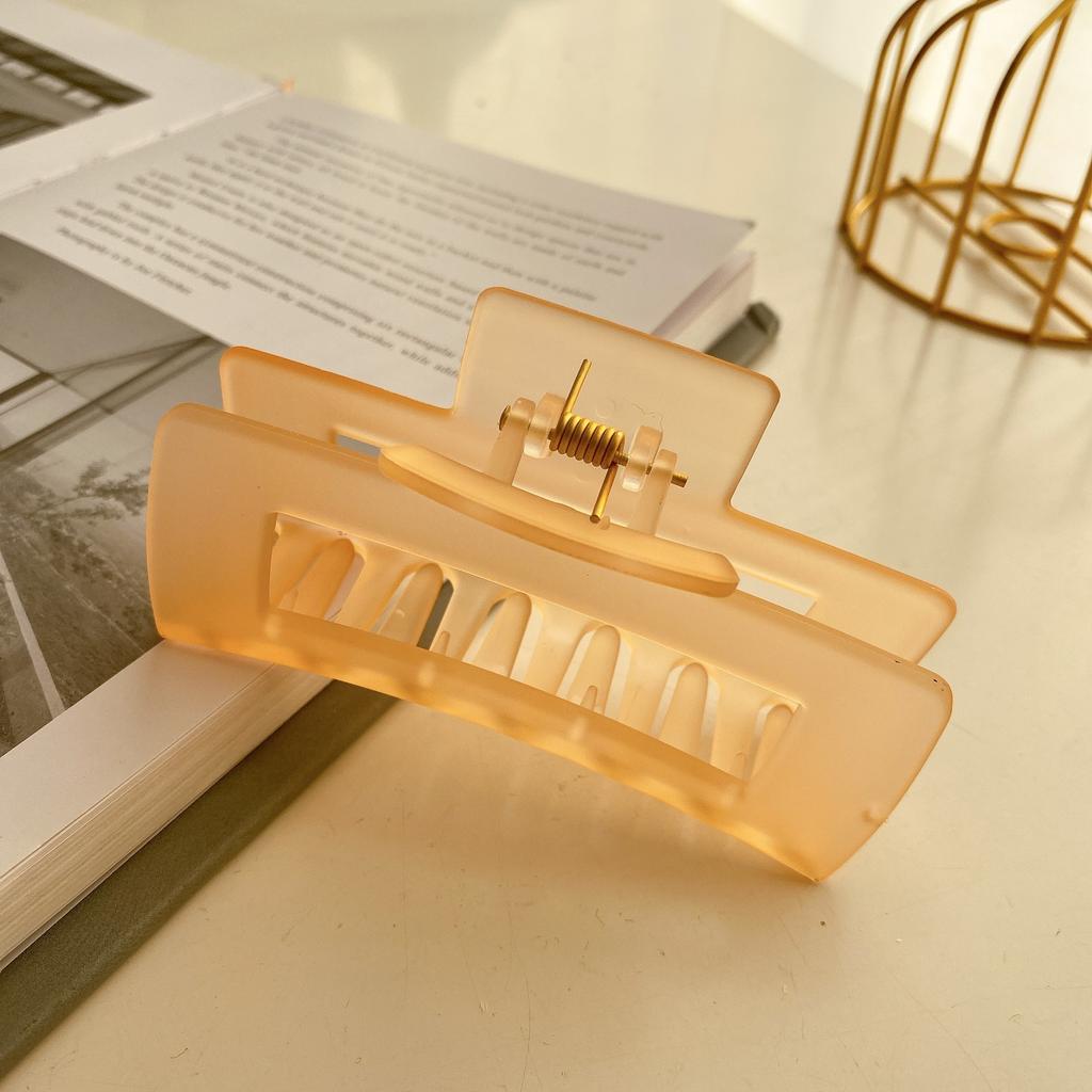 Beautifully Plastic Crafted Hair Claw Clips With Elegant Shapes And Vibrant Colors For Every Hairstyle Needs