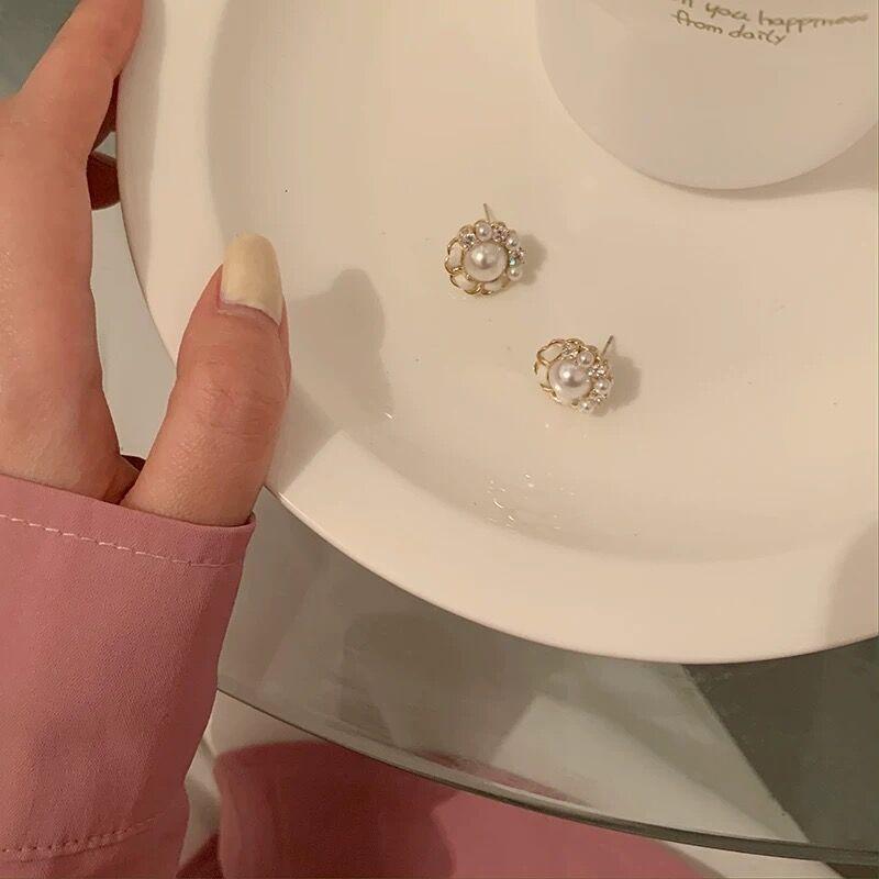 Xiaoxiangfeng pearl stud earrings New women's tide gentle and advanced temperament versatile fashion earrings earrings
