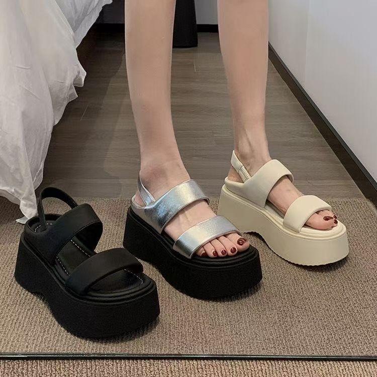 Internet celebrity trend outerwear one-word slippers women's summer 2025 summer Korean version muffin casual platform small sandals
