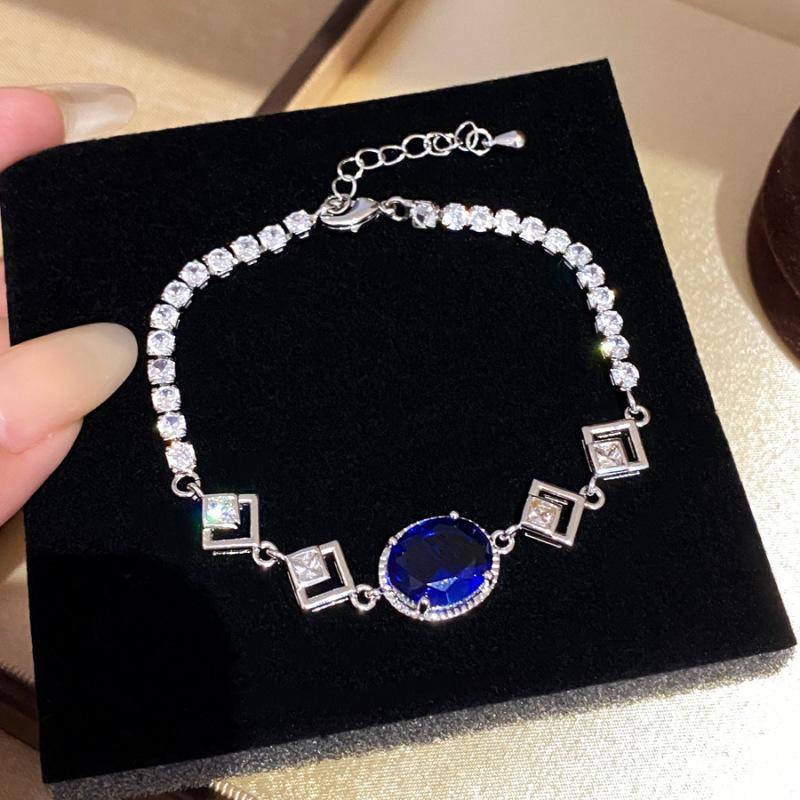 Bracciale Quadrifoglio Zircone Cuore - Gioiello Elegante e Versatile per Donna