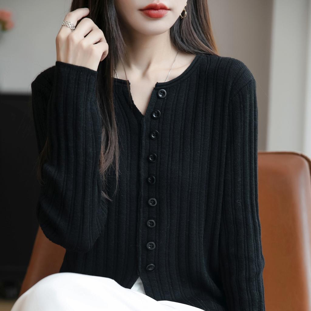Spring and Autumn New Design V-neck Knitted Sweater, Women's Split Button Base Layer, Short Coat, Sweater Top