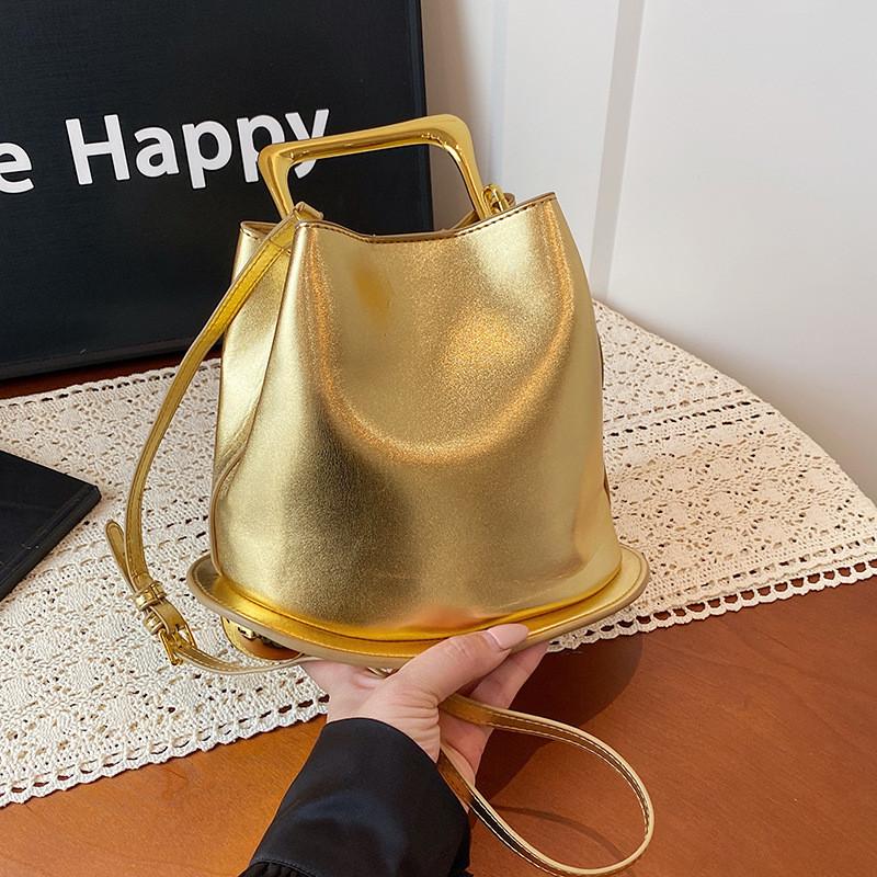 Street Style Bucket Bag For Women Pu Material With Magnetic Closure And Inner Pockets