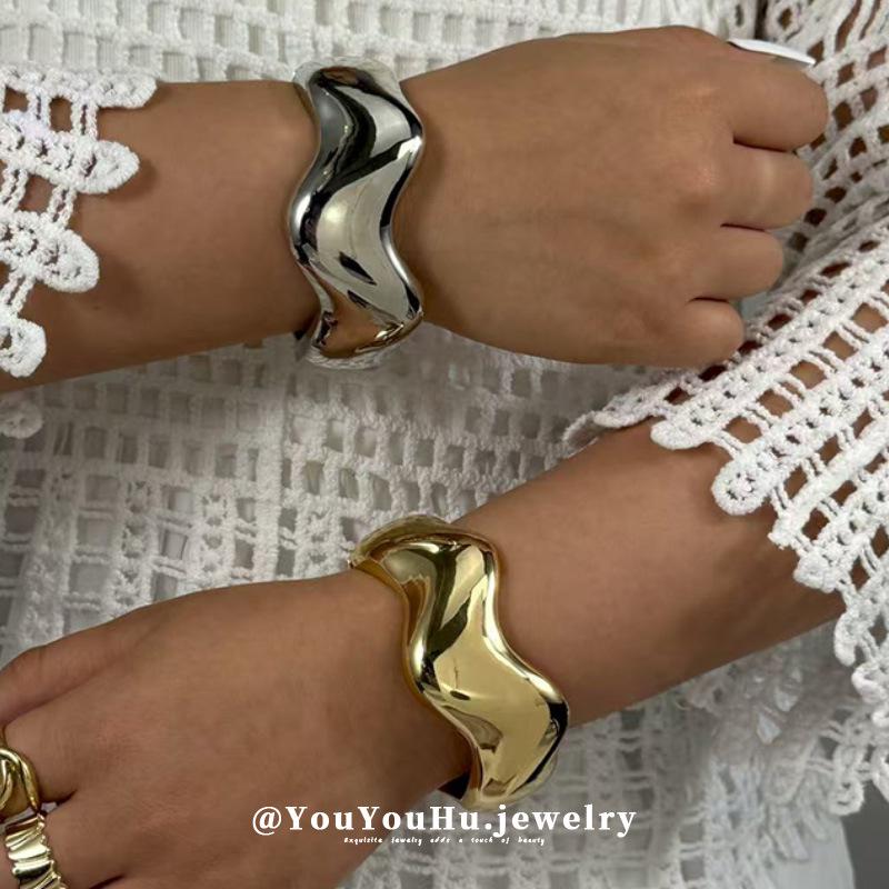 European & American Asymmetrical Glossy Fashion Bracelet with Curved Design