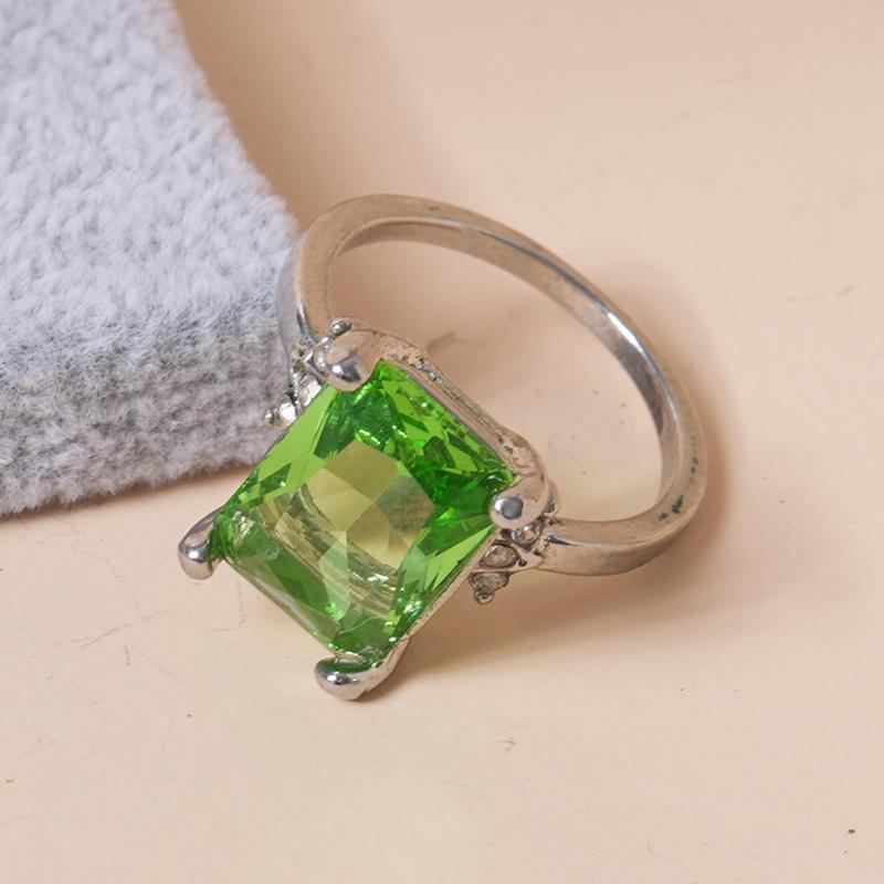 Jianjie Lehký luxusní dámský obdélníkový světle zelený zirkonový prsten Očarující prsten pro svatební párty Dámské prstenové šperky Trendy