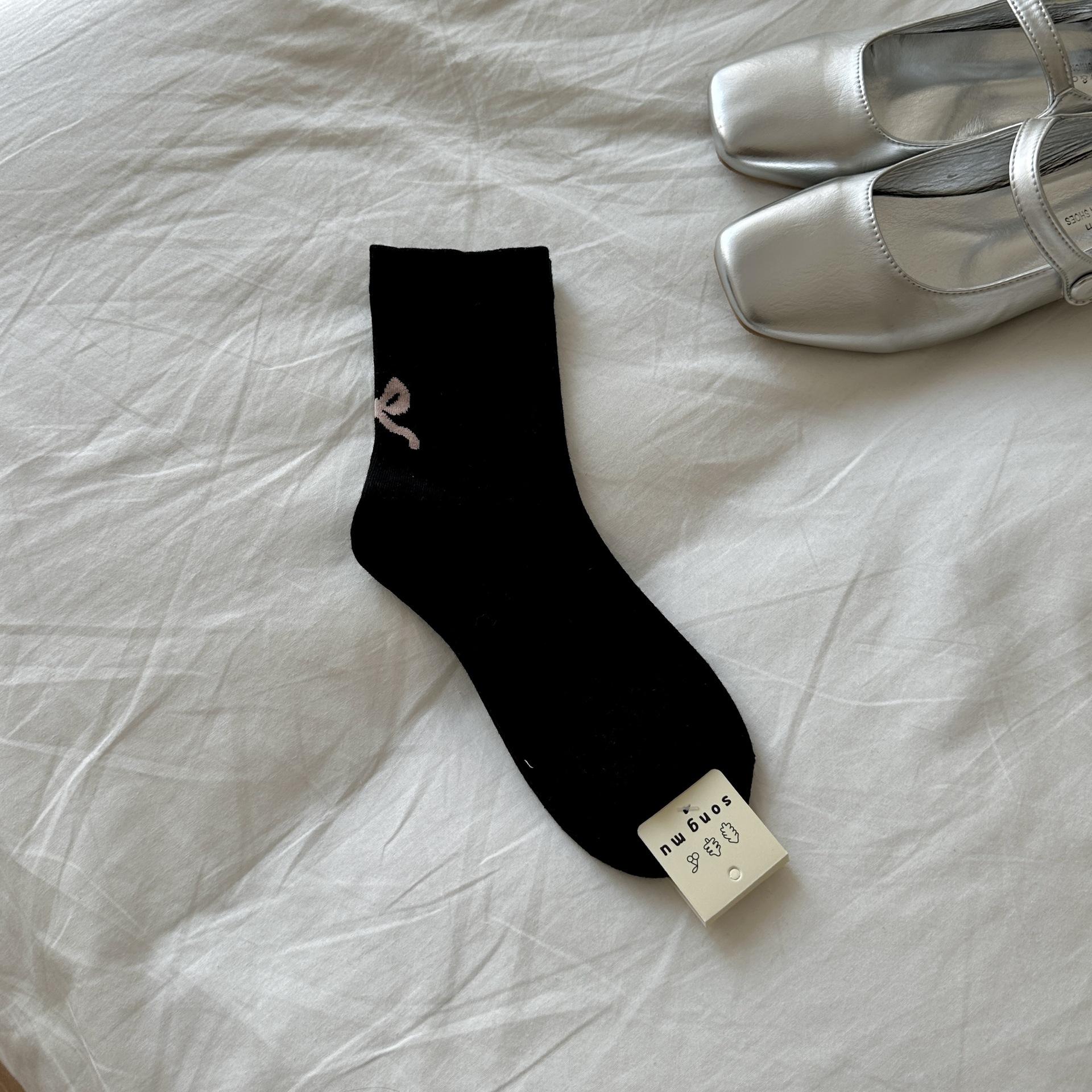 

Small Gentle~ Heel Bow Ins Wind Korean Girl Socks Pure Desire Wind Middle Tube Stacking Socks With Small Leather Shoes One size чорний